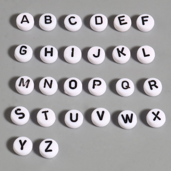Image de Perles en Acrylique Plat-Rond Noir & Blanc Alphabet Initial/ Lettre Majuscule Env. 7mm Dia, Trou: env. 1.4mm, 500 Pcs