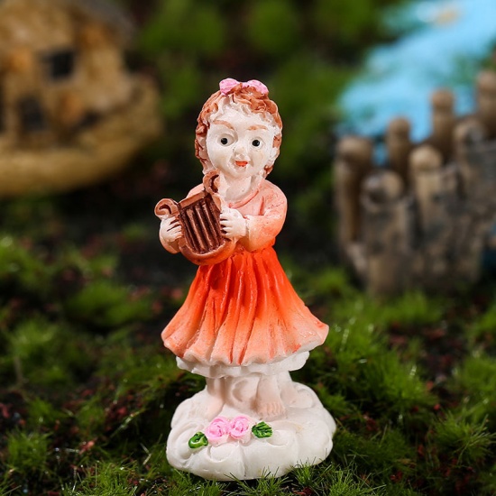 Immagine di Cute Girl With Musical Instrument Resin Micro Landscape Miniature Craft Decoration