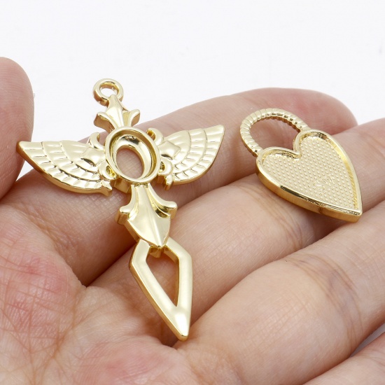 Picture of Zinc Based Alloy Fairy Tale Collection Pendants Gold Plated Scepter Heart