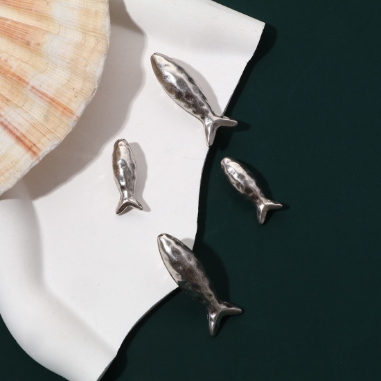 Immagine di Lega di Zinco Martellato Perline Argento Antico Pesce 2 Pz