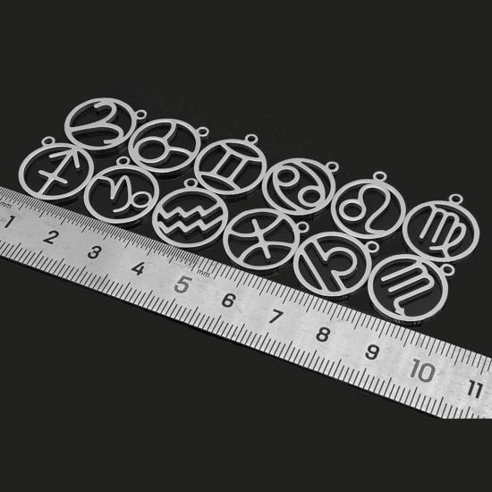 Bild von 202 Edelstahl Charms Rund Silberfarbe Sternbild Hohl 18mm x 16mm, 5 Stück
