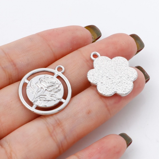 Image de Breloques en Alliage de Zinc Fleur Argent Mat Cœur 10 Pcs