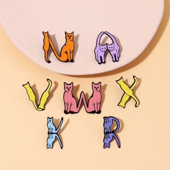 Immagine di Carino Spilla Gatto Lettere " A-Z " Multicolore Smalto 1 Pz