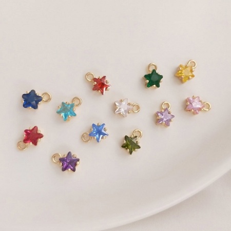 Ottone Pietre Nascita Charms Stella 14k Vero Oro Placcato Multicolore Cubic Zirconiae 7.5mm x 5mm, 2 Pz