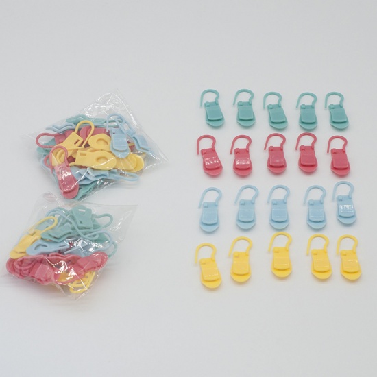 Picture of Plastic Knitting Stitch Markers At Random Mixed Color