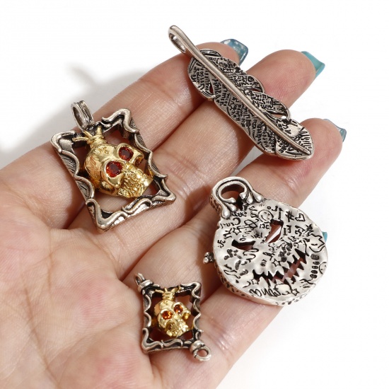 Picture of Brass Halloween Pendants Antique Silver Color Gold Tone Antique Gold Two Tone Skull                                                                                                                                                                           