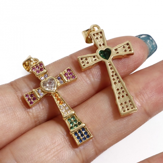 Image de Pendentifs Religieux en Laiton Croix Plaqué Or Véritable 18K Cœur Micro Pave 3.5cm x 1.7cm, 1 Pièce