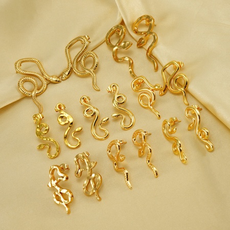 1 Par Enchapado al Vacío Ecológico Retro Elegante Chapado en Oro de 18K 304 Acero Inoxidable Serpiente Pendientes Para Mujeres Cumpleaños