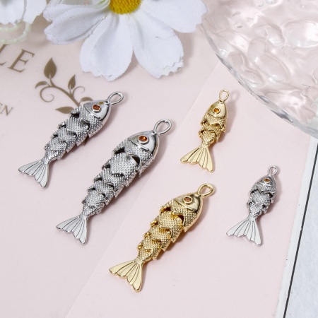 1 Pièce Pendentifs Bijoux d'Océan Respectueux de la Nature en Laiton Plaqué Or Véritable Poisson Mobile à Zircone Cubique Rouge-orange