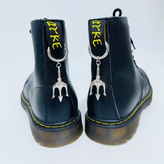 Immagine di 1 Pz Gotico Fibbie per Scarpe per Accessori per la Decorazione di Ciondoli per Scarpe fai-da-te Tono Argento Spada Anello Portachiavi