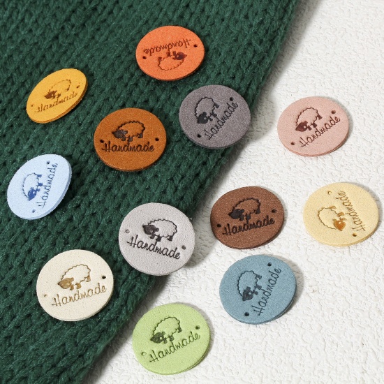 Immagine di 20 Pz PU Etichetta Etichetta per Abbigliamento Tondo Multicolore Pecora Forma " Hand Made " 25mm