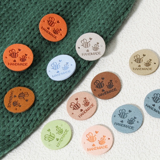 Immagine di 20 Pz PU Etichetta Etichetta per Abbigliamento Tondo Multicolore Ape Forma " Hand Made " 25mm
