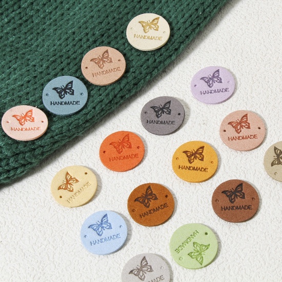 Immagine di 20 Pz PU Etichetta Etichetta per Abbigliamento Tondo Multicolore Farfalla Forma " Hand Made " 25mm