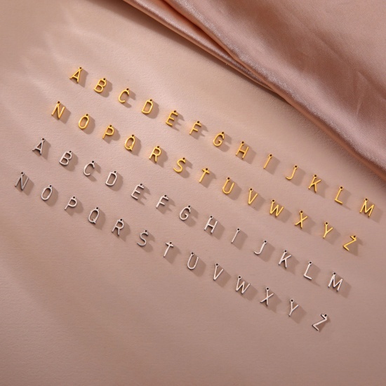 Image de 1 Pièce Breloques en 304 Acier Inoxydable Mini Multicolore Alphabet Initial/ Lettre Majuscule Gravé Mots" A-Z "