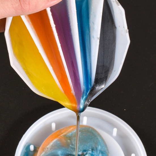 Immagine di 1 Pz Silicone Tazza Distributrice Per Miscelazione Di Pigmenti Liquidi Per Attrezzi Per La Produzione Di Mestieri In Resina Epossidica Fai-da-te Bianco 9cm x 7.9cm