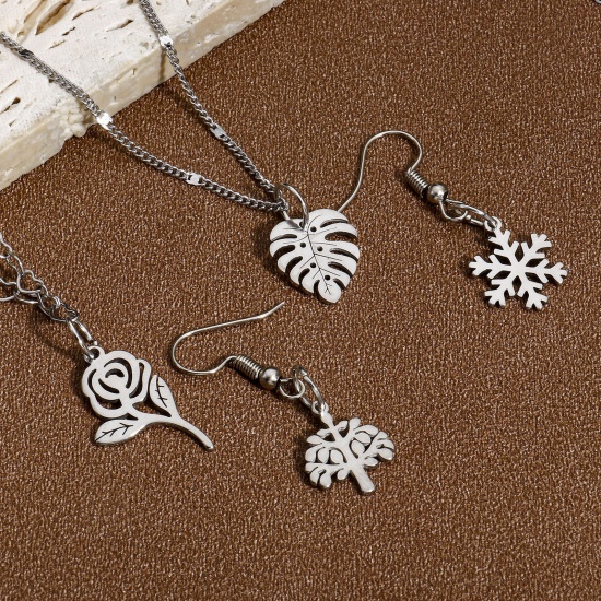 Bild von Eco-friendly 304 Stainless Steel Exquisite Charms Silver Tone Rose Flower Flower Leaves Hollow