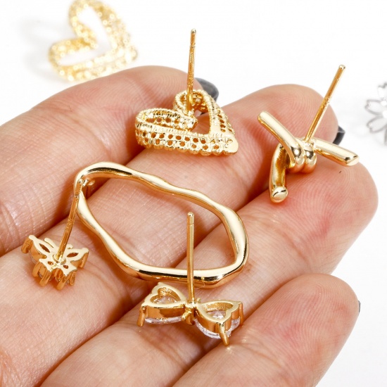 Bild von 2 Stück Umweltfreundliche Vakuumbeschichtung Süß Exquisit Gold Gefüllt Kupfer Gänseblümchen Ohrring Ohrstecker Für Frauen Party