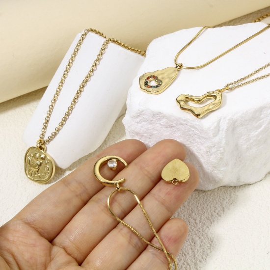 Immagine di Eco-friendly Vacuum Plating 304 Stainless Steel Valentine's Day Charms Gold Plated Heart Wave