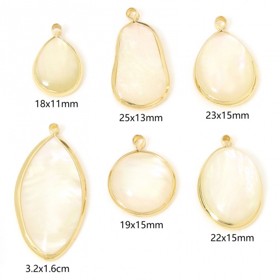 Immagine di 2 PCs Shell & Brass Geometric Charms Gold Plated