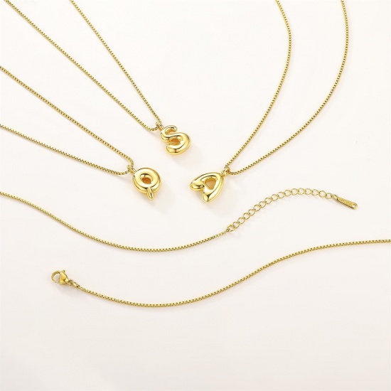 Immagine di Lettera Maiuscola Messaggio " A-Z " Collana con Ciondolo All'Ingrosso, 18K Vero Oro Placcato Ottone Catena a Casella, Donne PVD Ecologica Impermeabile Anti-Ossidante Ipoallergenico Squisito Elegante Regalo Gioielli Per Rivenditore, 40cm + 5cm Lunghezza, 1 Pz