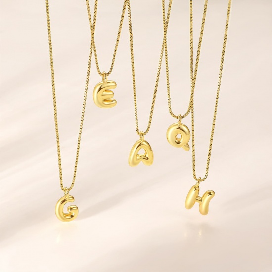 Immagine di Lettera Maiuscola Messaggio " A-Z " Collana con Ciondolo All'Ingrosso, 18K Vero Oro Placcato Ottone Catena a Casella, Donne PVD Ecologica Impermeabile Anti-Ossidante Ipoallergenico Squisito Elegante Regalo Gioielli Per Rivenditore, 40cm + 5cm Lunghezza, 1 Pz