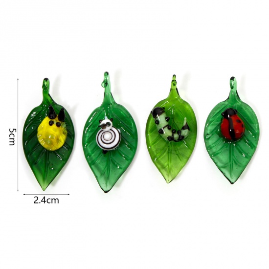 Image de 1 Pièce Pendentifs Insecte en Verre au Chalumeau Feuille Vert 3D 5cm x 2.4cm