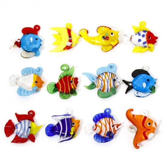 Image de 1 Pièce Pendentifs Bijoux d'Océan en Verre au Chalumeau Poisson Multicolore Rayées 3D