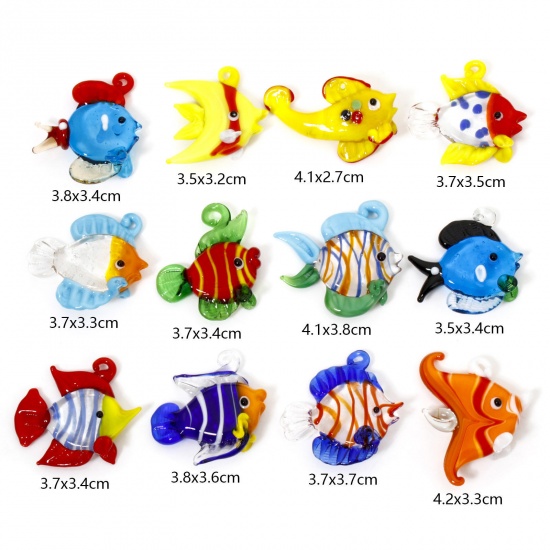 Image de 1 Pièce Pendentifs Bijoux d'Océan en Verre au Chalumeau Poisson Multicolore Rayées 3D