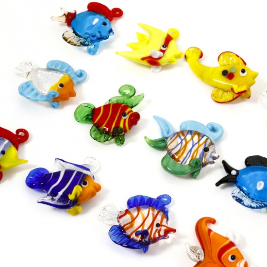 Image de 1 Pièce Pendentifs Bijoux d'Océan en Verre au Chalumeau Poisson Multicolore Rayées 3D