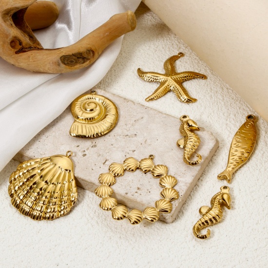 Image de 1 Pièce Pendentifs en 304 Acier Inoxydable Placage Sous Vide Écologique Bijoux d'Océan Cheval de Mer Plaqué Or Véritable 18K Coquilles 3D
