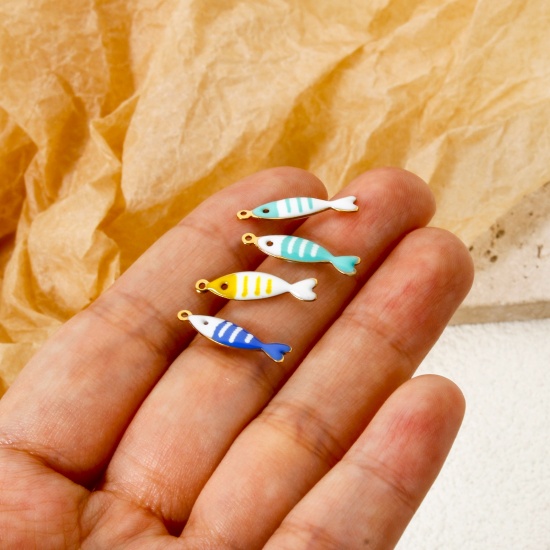 Image de 5 Pcs Breloques en 304 Acier Inoxydable Revêtement sous Vide PVD Respectueux de l'Environnement Bijoux d'Océan Poisson Plaqué Or Véritable 18K Couleur au Hasard Rayées Émail 18.5mm x 5mm