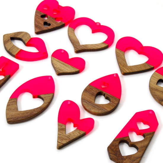 Immagine di 2 PCs Resin & Natural Wood Valentine's Day Pendants Fuchsia