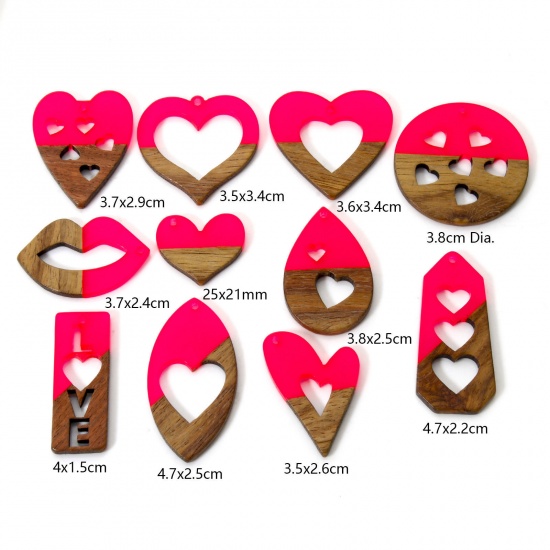 Immagine di 2 PCs Resin & Natural Wood Valentine's Day Pendants Fuchsia