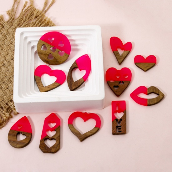 Immagine di 2 PCs Resin & Natural Wood Valentine's Day Pendants Fuchsia