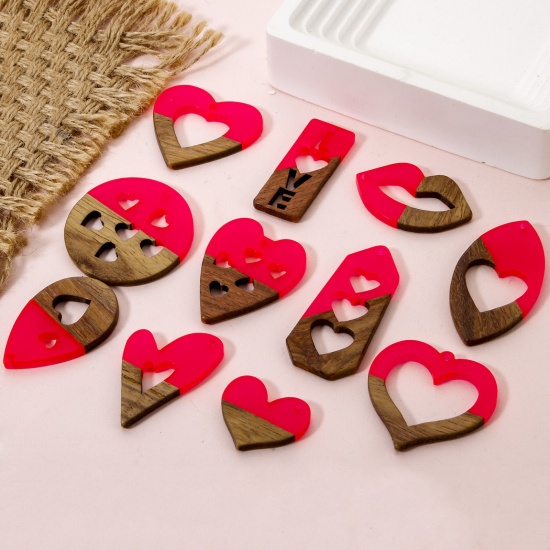 Immagine di 2 PCs Resin & Natural Wood Valentine's Day Pendants Fuchsia