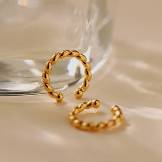 Image de 1 Paire Boucles d'Oreille pour Cartilage Simple en Laiton Respectueux de la Nature À la Mode Forme de C Texture Plaqué Or Véritable 18K Pour Femmes