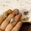 Image de 1 Pièce Breloques en Laiton Fleur Nœuds Papillons à Zircone Cubique Multicolore