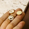 Imagen de 1 Unidad Concha Naturales & Latón Colgantes Chapado en Oro de 18K Blanco Ronda Disco 15mm x 12mm