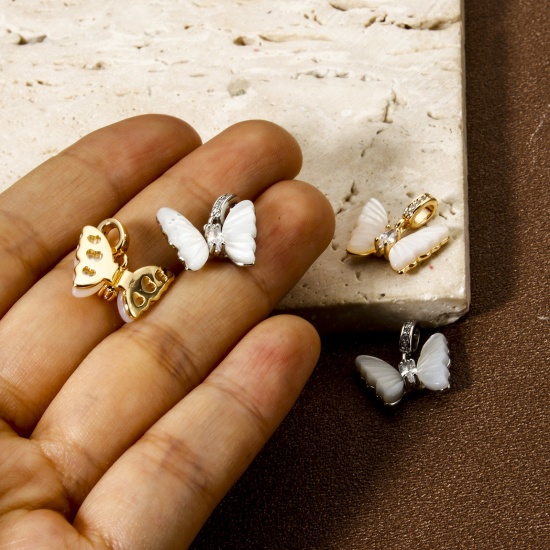 Imagen de 1 Unidad Respetuoso del Medio Ambiente Latón Insecto Colgantes Oro Real Chapado Blanco Mariposa Imitación de Shell Claro Circón Artificial 17mm x 16mm