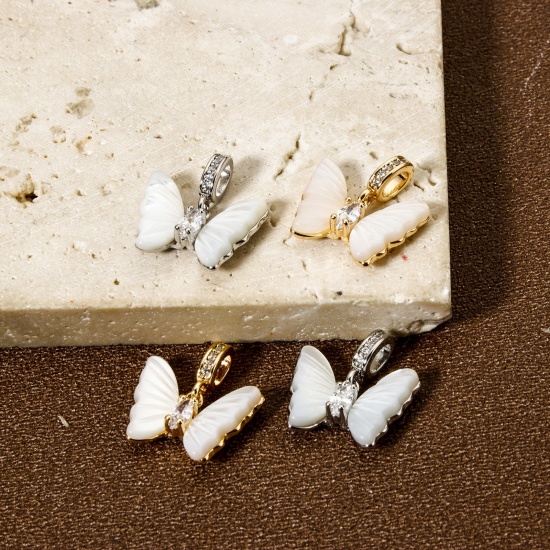 Imagen de 1 Unidad Respetuoso del Medio Ambiente Latón Insecto Colgantes Oro Real Chapado Blanco Mariposa Imitación de Shell Claro Circón Artificial 17mm x 16mm