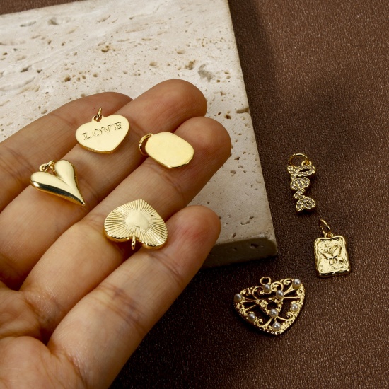 Image de 2 Pcs Breloques La Saint Valentin Respectueux de la Nature en Laiton Plaqué Or Véritable 18K Cœur Rose