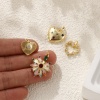 Image de 1 Pièce Breloques La Saint Valentin Respectueux de la Nature en Laiton & Zirconia Cubique Plaqué Or Véritable 18K Cœur