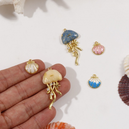 Imagen de 1 Unidad Latón Joyería del océano Colgantes Chapado en Oro de 18K Esmalte Concha Medusa