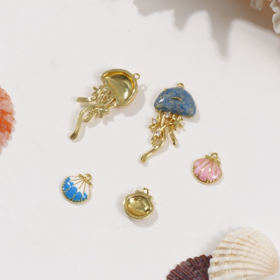 Imagen de 1 Unidad Latón Joyería del océano Colgantes Chapado en Oro de 18K Esmalte Concha Medusa