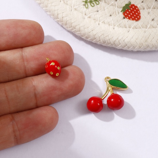 Immagine di 2 Pz Ottone Ciondoli Placcato Oro 18K Rosso Smalto Frutta