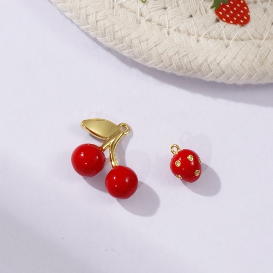 Immagine di 2 Pz Ottone Ciondoli Placcato Oro 18K Rosso Smalto Frutta