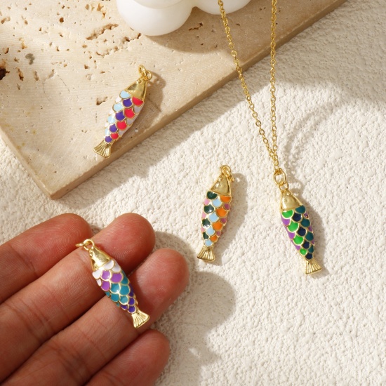 Image de 1 Pièce Pendentifs Bijoux d'Océan Respectueux de la Nature en Laiton Plaqué Or Véritable 18K Multicolore Émail Poisson 3D 3.2cm x 0.8cm