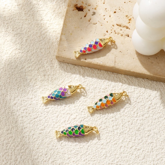 Image de 1 Pièce Pendentifs Bijoux d'Océan Respectueux de la Nature en Laiton Plaqué Or Véritable 18K Multicolore Émail Poisson 3D 3.2cm x 0.8cm