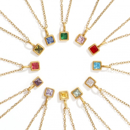 Collier à Breloques Carré Plaqué Or Véritable 18K en 304 Acier Inoxydable & Zirconia Cubique Pour Femmes, Chaîne Maille Forçat 45cm + 5cm, Pierres de Naissance Exquis Cadeau, Revêtement sous Vide PVD Respectueux de l'Environnement, 1 Pièce