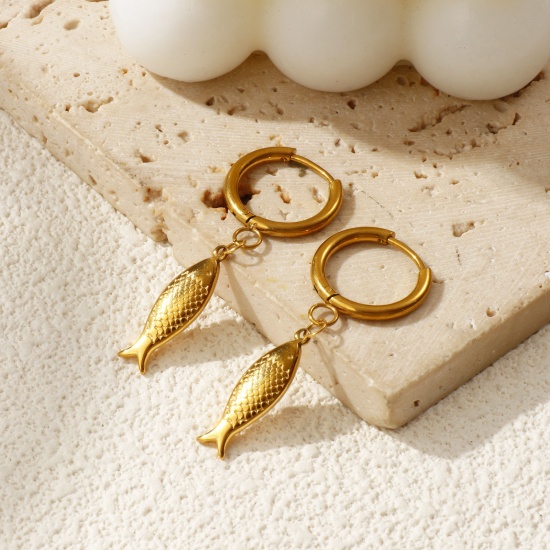 Immagine di Eco-friendly PVD Vacuum Plating Stylish Ocean Jewelry 18K Gold Plated 304 Stainless Steel Fish Animal 3D Hoop Earrings For Women Gift